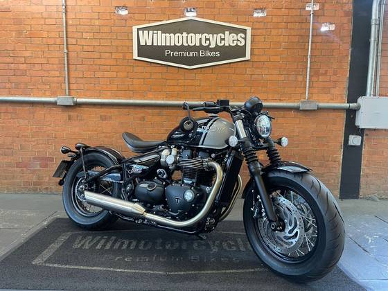 TRIUMPH BONNEVILLE BOBBER 1200 